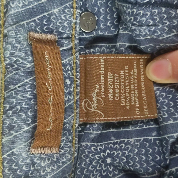 PAIGE Laurel Canyon Low-Rise Bootcut Jeans - Picture 5 of 6